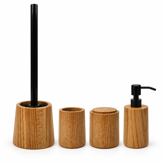 Vierteiliges Badaccessoire-Set aus Eiche mit WC-Bürste, Zahnbürstenbecher, Aufbewahrungsdose und Seifenspender.