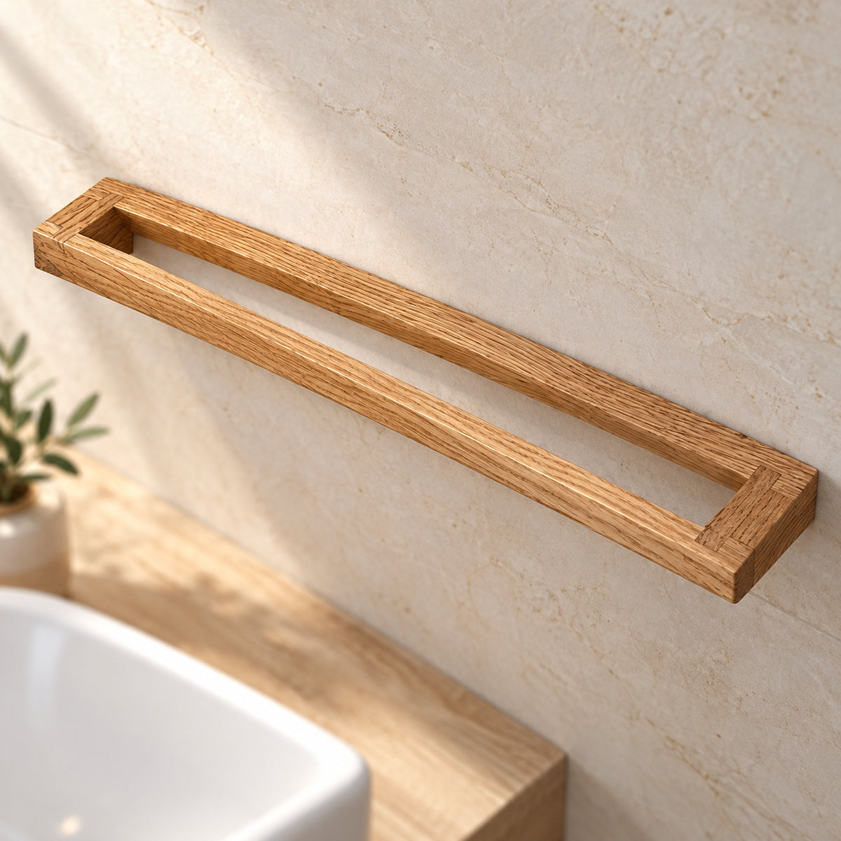 Nahaufnahme des 40 cm langen Eichenholz-Handtuchhalters ohne Handtuch, mit rechteckigem Rahmen und sichtbarer Maserung.
